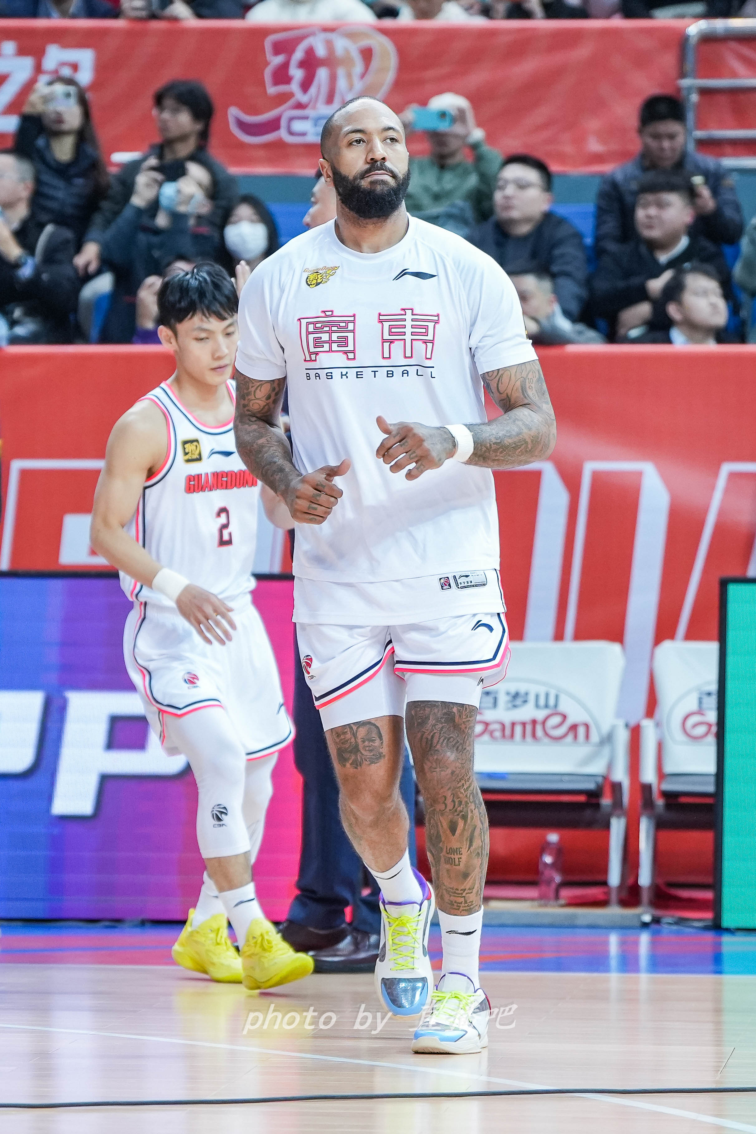  打得不錯！36歲吉倫沃特原本的第三外援卻成廣東男籃的真大腿