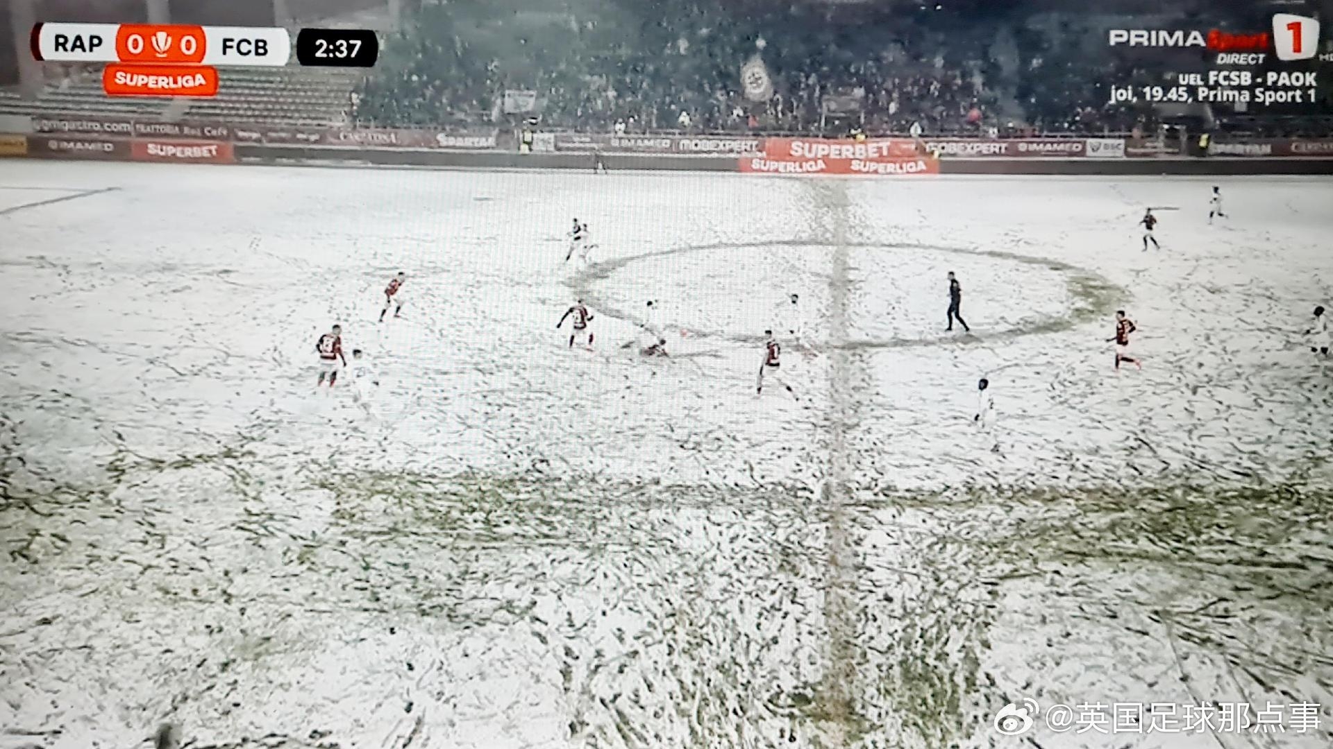  昨晚的羅馬尼亞聯賽，場內下大雪，客隊還被允許穿白色球衣……