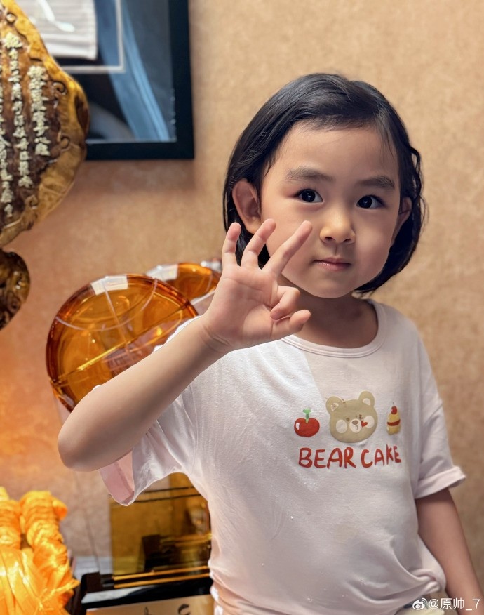  三分大賽三冠王！原帥曬三冠獎杯：完成了女兒給安排的任務！