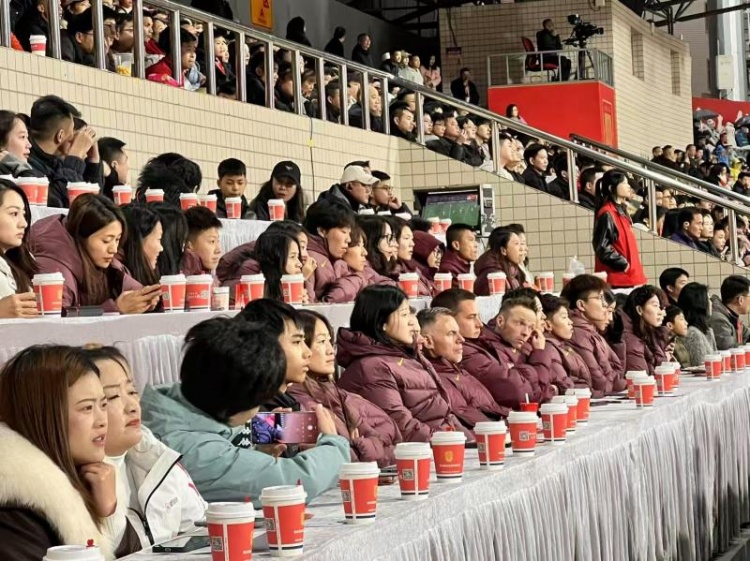  北青體育：中國女足現身中甲賽場，觀看重慶銅梁龍vs遼寧鐵人