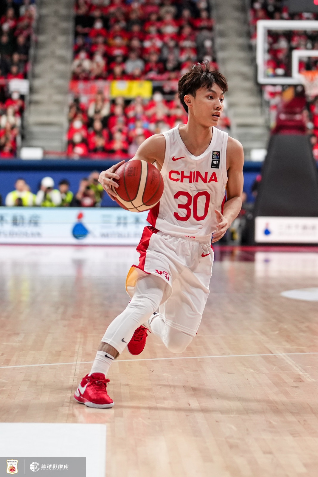  中國男籃戰日本男籃首發：徐杰 趙睿 朱俊龍 曾凡博 周琦！