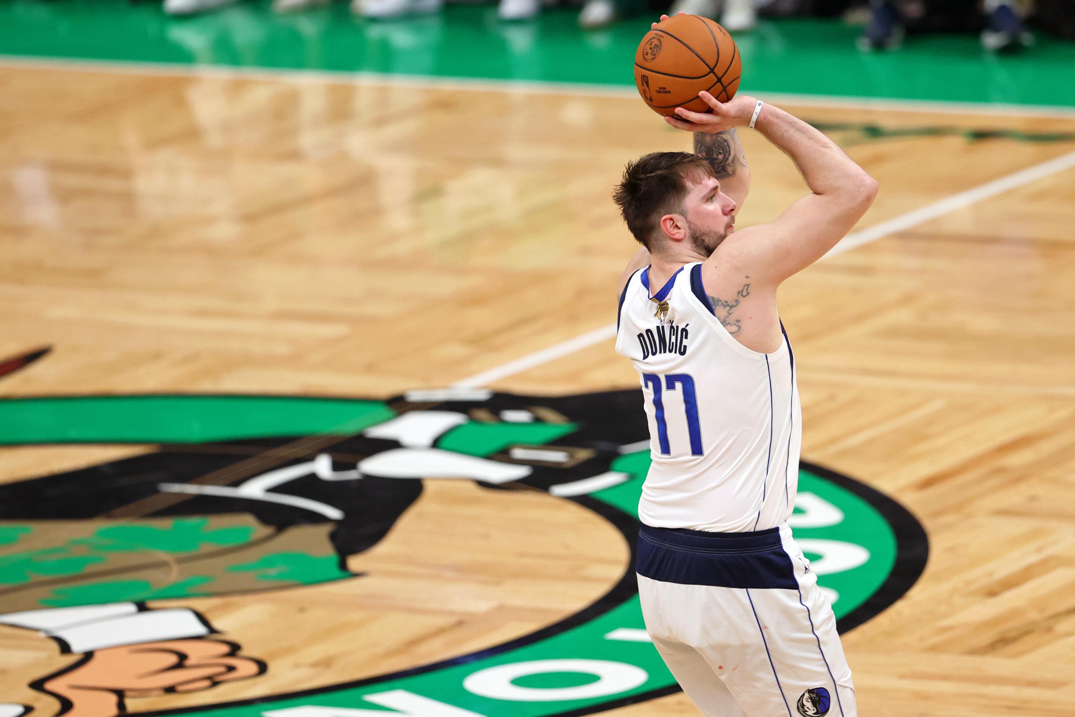  東契奇俠隊榮譽：連續5次一陣&全明星 得分王 西決MVP 場均29+9+8