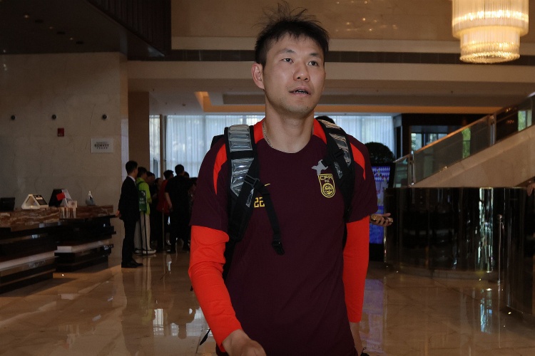 李源一3次助攻位居助攻榜榜首，李璇：再看伊萬發言覺得有種錯亂