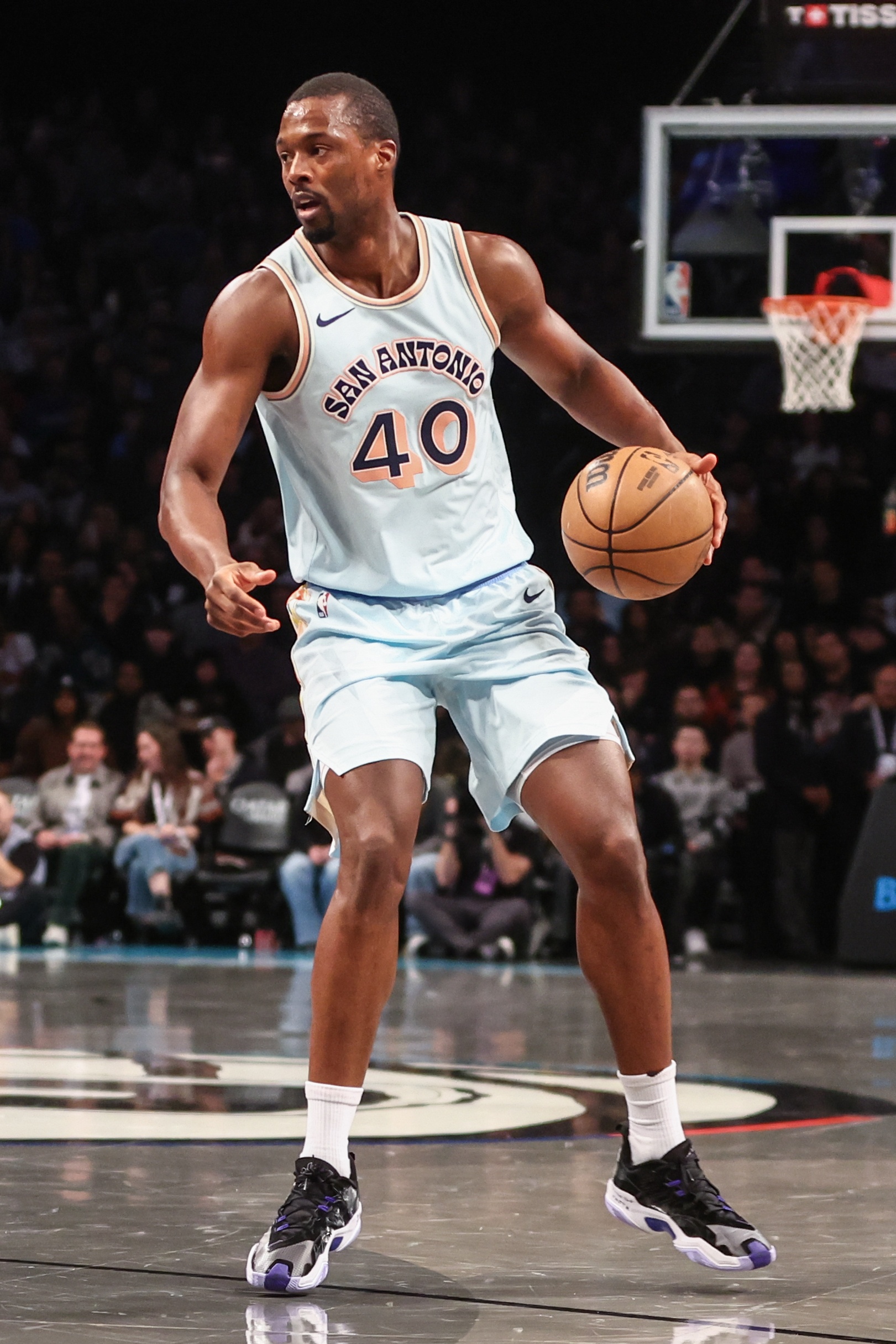  職業球員典范??馬刺老將巴恩斯獲得NBA2月份社區關懷援助獎